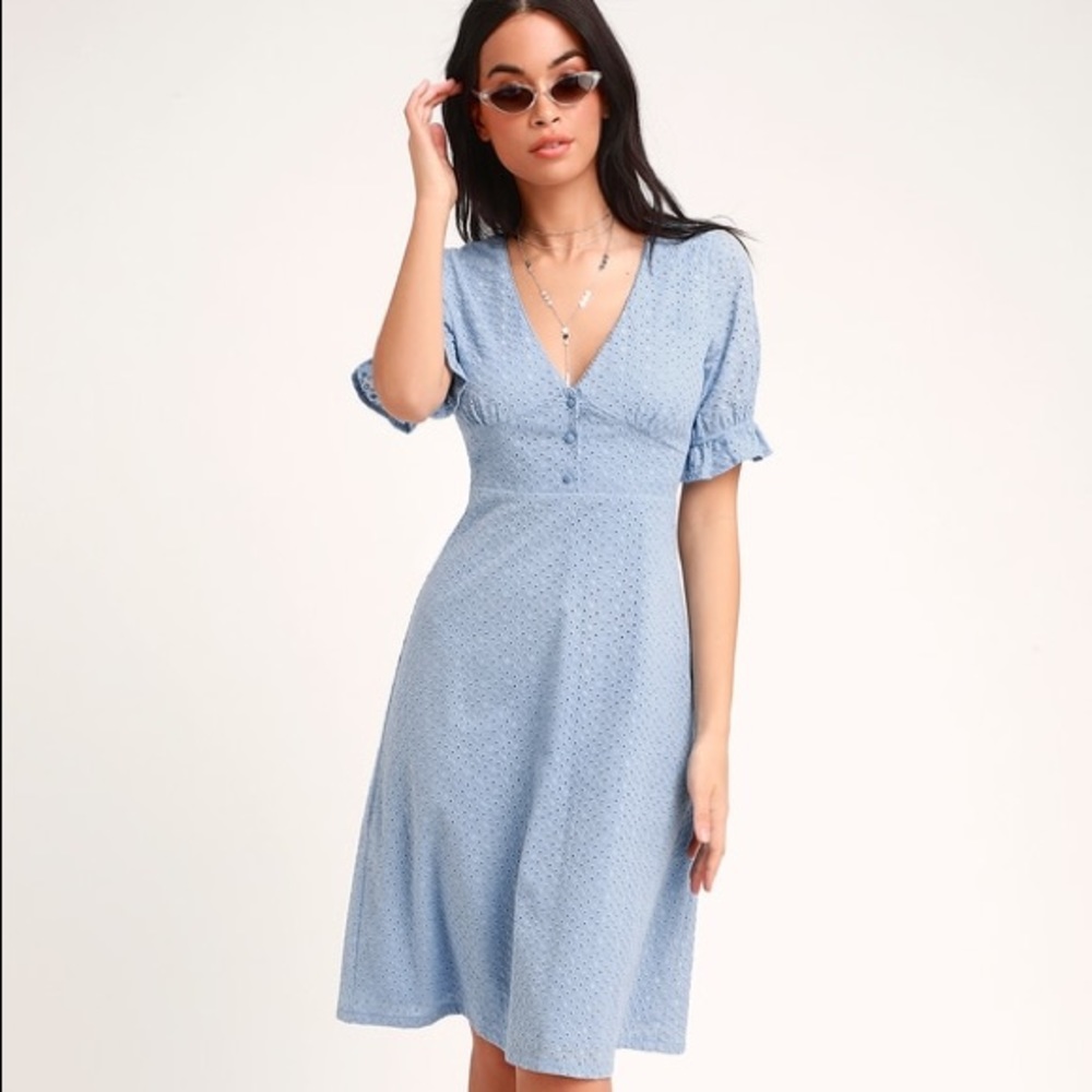🆕Lulu’s eyelet lace midi dress
